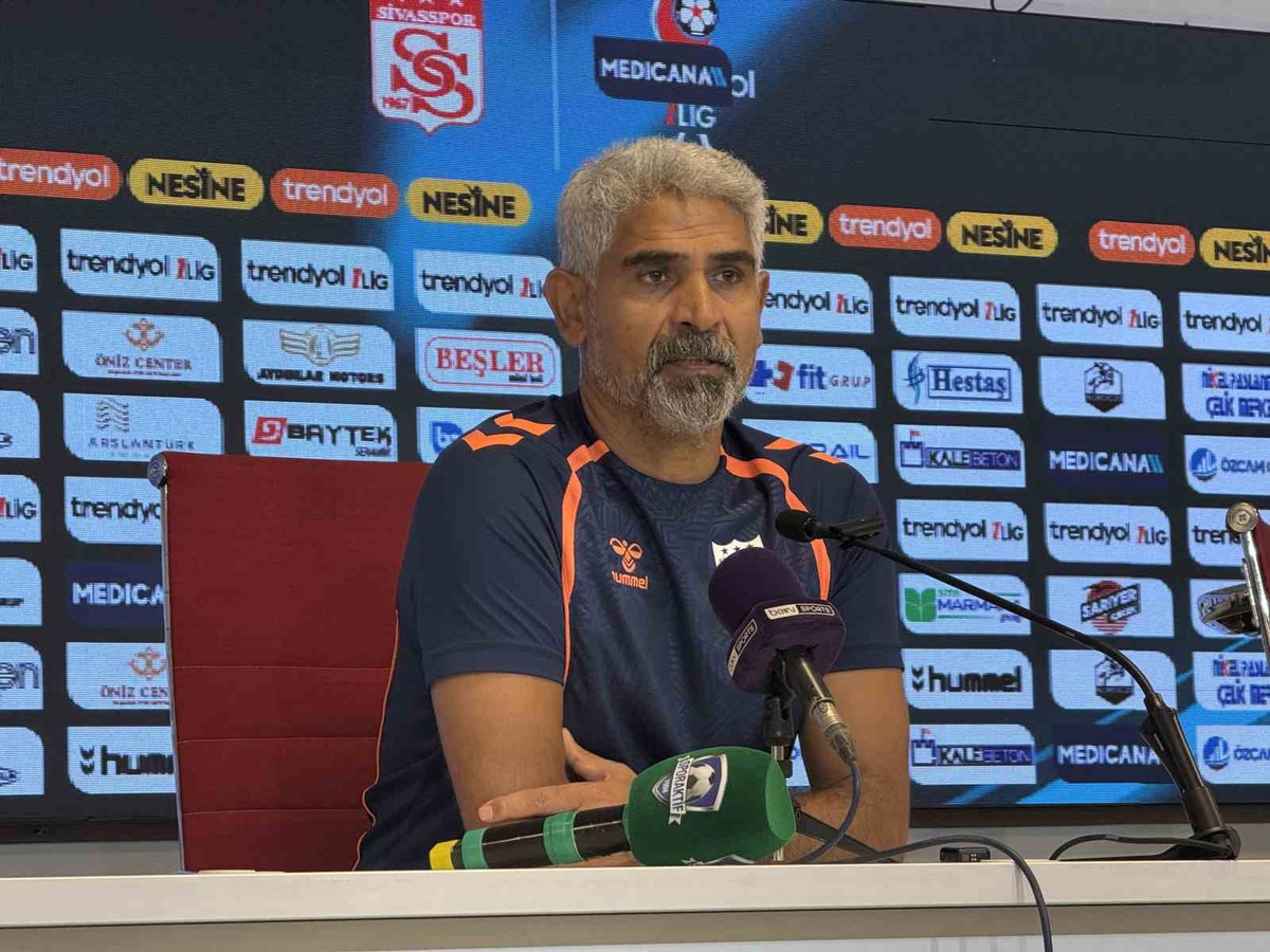 Sivasspor Teknik Direktörü Taşdemir, istifa çağrılarına tepki gösterdi.