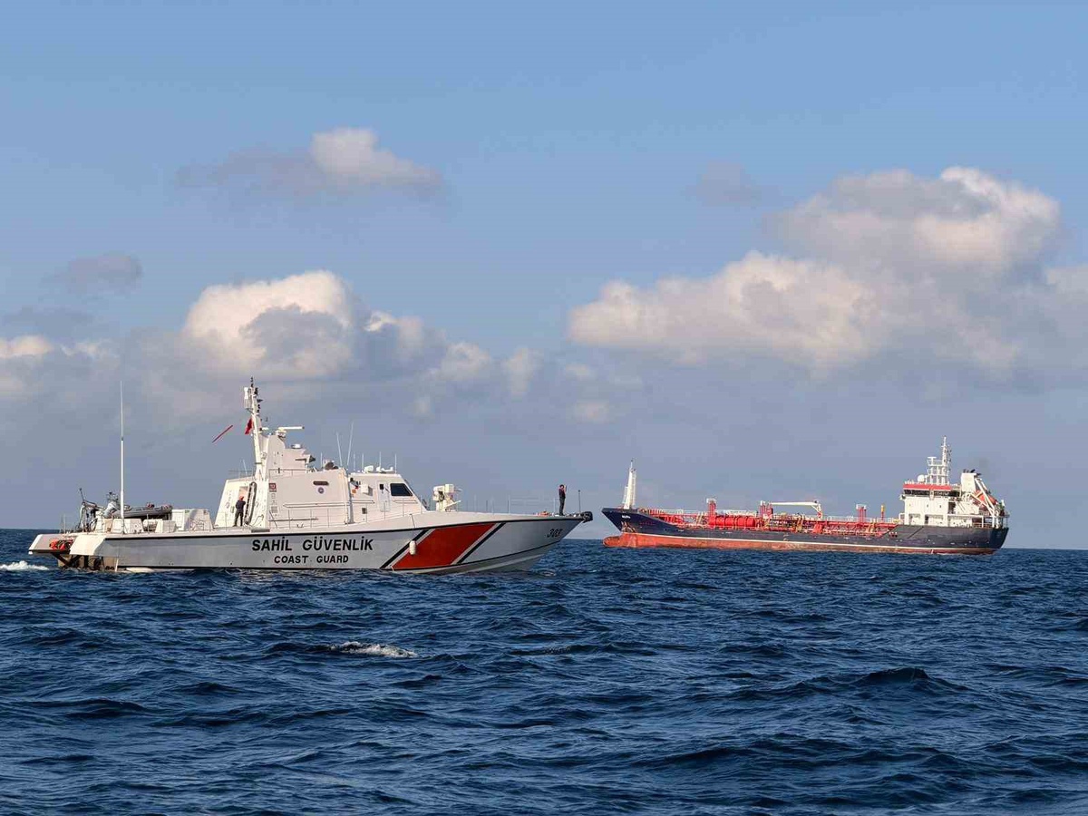 Silivri açıklarında gemi kazası: Arama kurtarma sürüyor