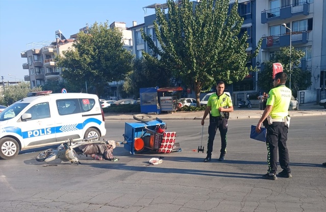 Ödemiş'te otomobille çarpışan motosikletin sürücüsü yaralanarak hastaneye kaldırıldı