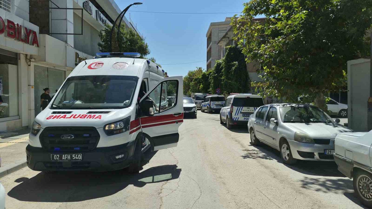 Adıyaman'da abi-kardeş kavgasında cam parçaları bir kişiyi yaraladı