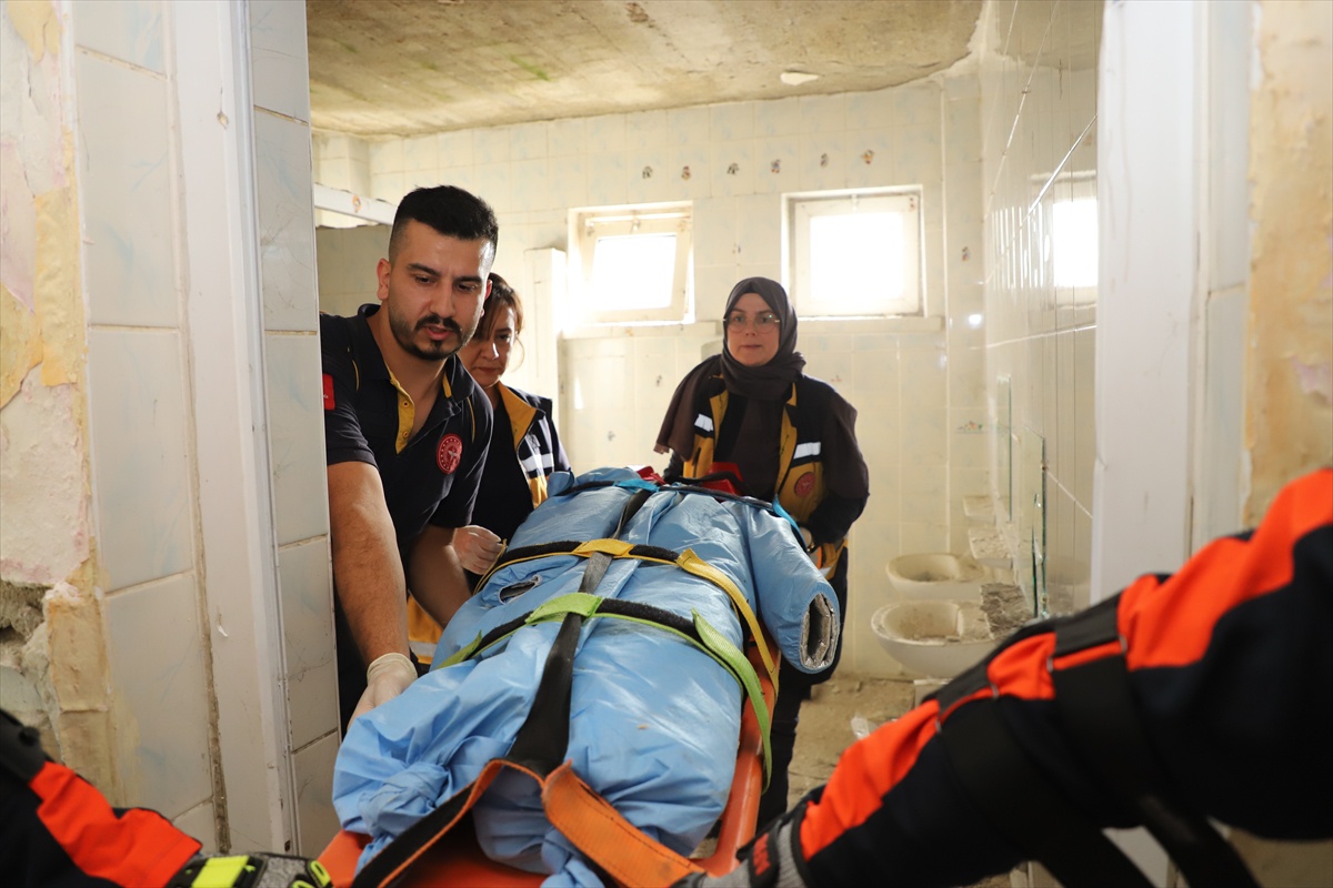 Kastamonu\'da AFAD öncülüğünde habersiz deprem tatbikatı: 131 personel ve 37 araçla enkazda arama kurtarma yapıldı