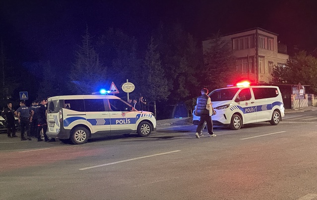 Kayseri Melikgazi'de akraba kavgası kanlı bitti, bıçaklanan F.K. hastaneye kaldırıldı, zanlı yakalandı