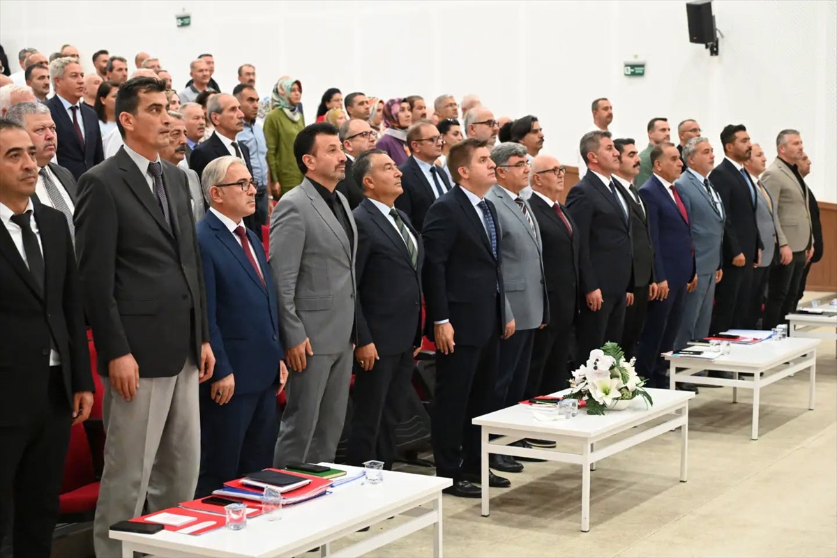 Kırıkkale'de Vali Sarıibrahim okul müdürleriyle 2026-2027 eğitim yılı öncesi buluştu