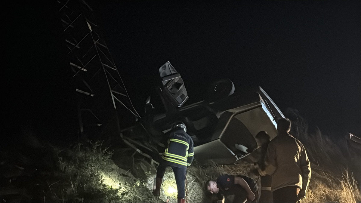 Kırklareli Armağan köyünde otomobil elektrik direğine çarptı, sürücü yaralandı