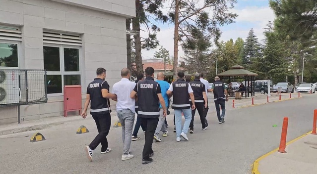 Kırşehir'de iş yerinde zorla alıkonuldukları iddia edilen 4 şüpheli tutuklandı