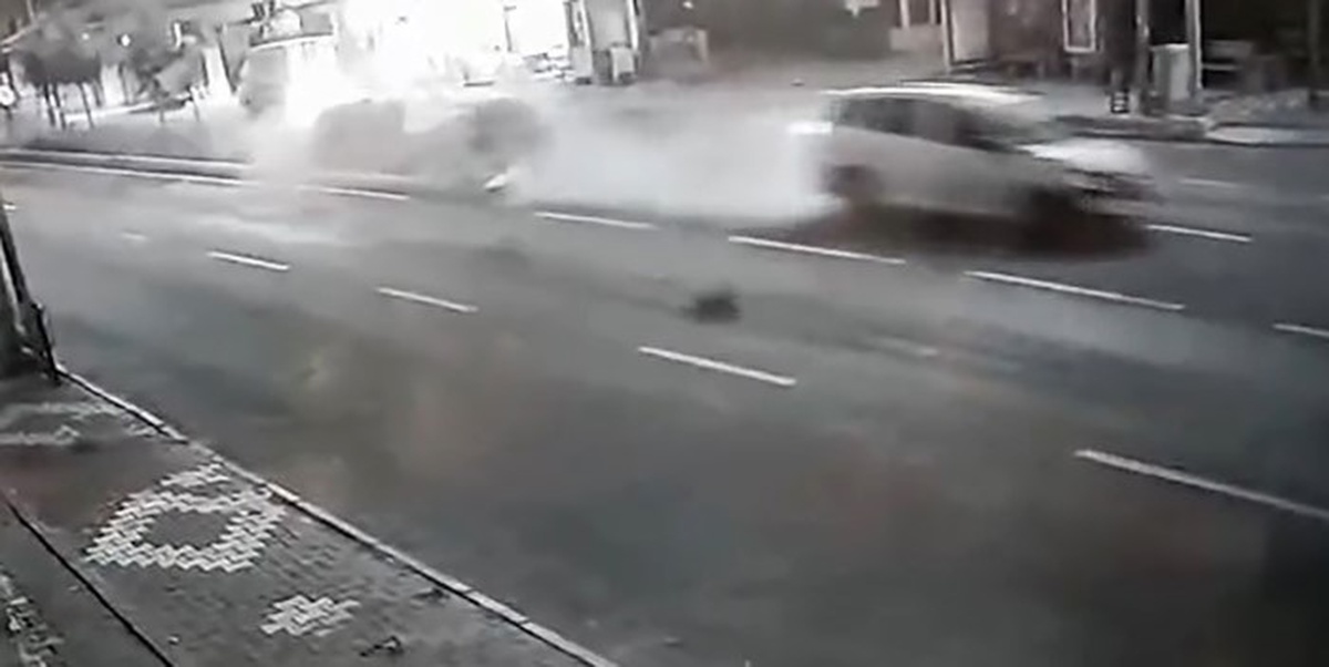Nevşehir Kaymaklı'da kontrolden çıkan SUV refüje uçtu, kaza anı kamerada
