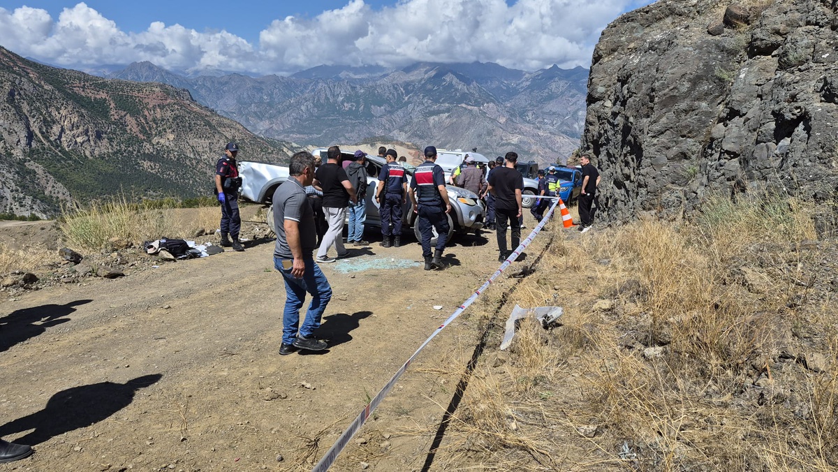 Artvin Yusufeli'nde kamyonet şarampole devrildi, köy muhtarı hayatını kaybetti