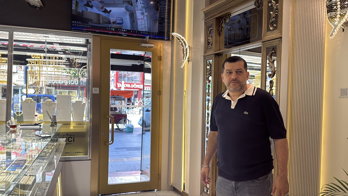 Yalovalı yaşlı adamın 2 milyonluk altınını dolandırıcıdan kuyumcu kurtardı