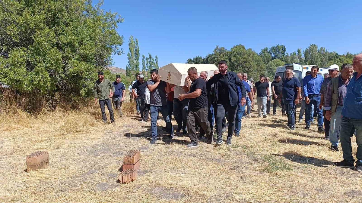 Muğla’da öldürülen genç kadın memleketi Malatya’da toprağa verildi
