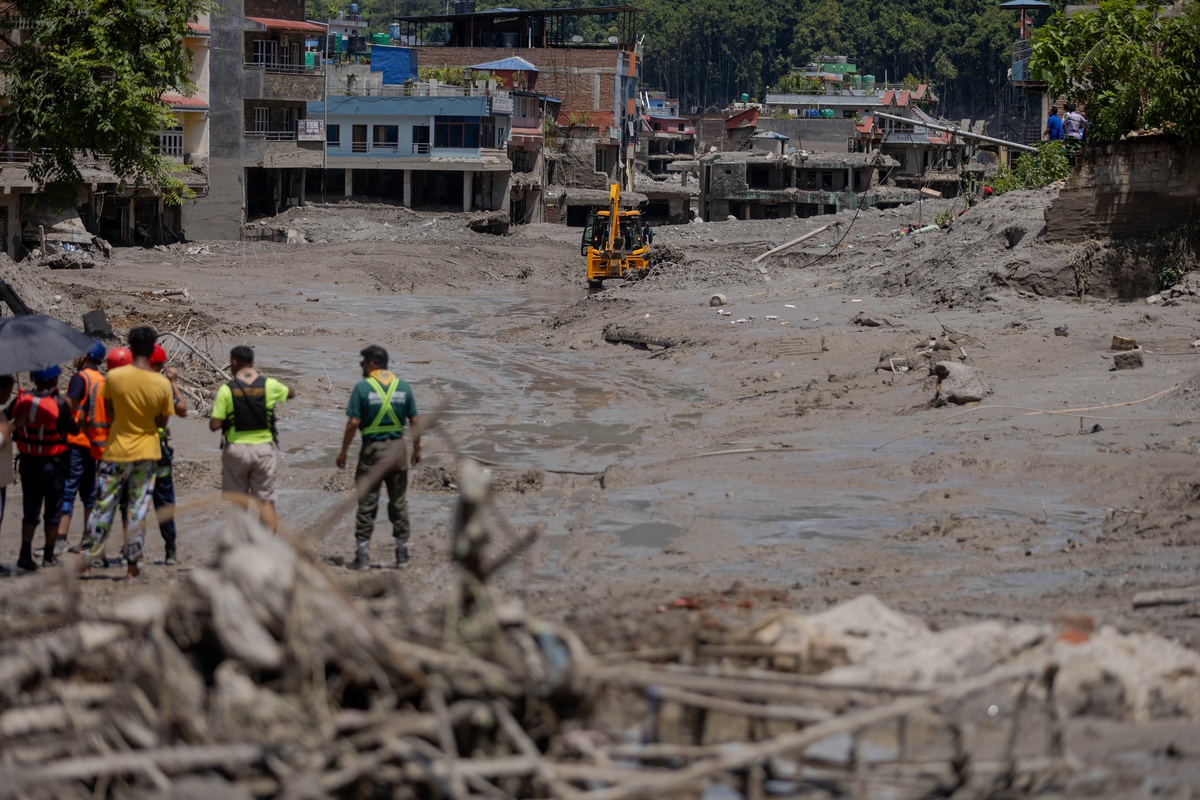 Nepal'de sel felaketinde can kaybı 1114'e yükseldi, 3 bin 916 kişi kayıp