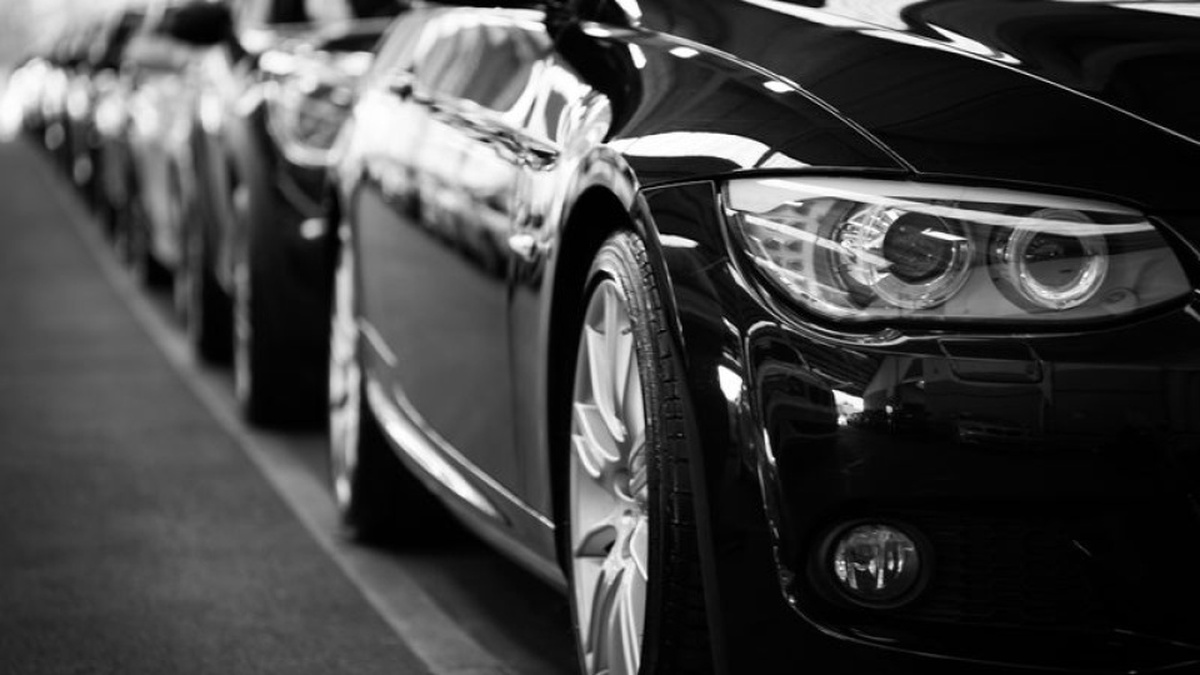 Otomotiv pazarı Ağustos'ta yüzde 20 daraldı, binek otomobil satışları sert düştü