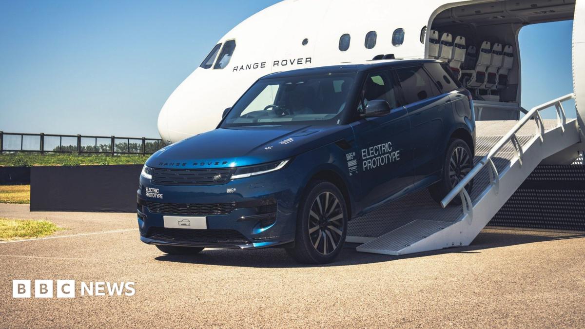Range Rover ilk tam elektrikli modelini tanıttı: Solihull'da üretim başlıyor, JLR 10.500 çalışanına eğitim...
