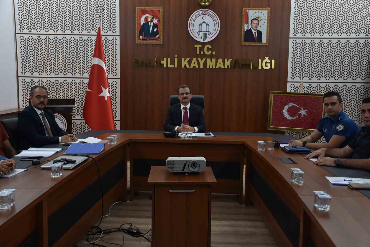 Salihli'de KPSS sınavı öncesi güvenlik toplantısı Kaymakam Güldoğan başkanlığında yapıldı