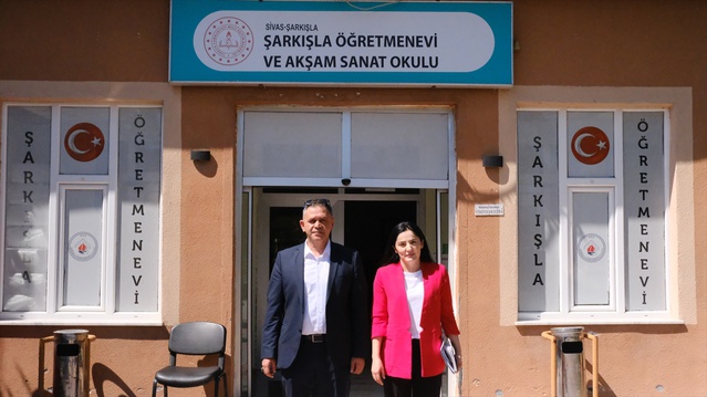 Sivas'ın Şarkışla ilçesinde Aşevi Projesi kapsamında 100 haneye her gün sıcak yemek ulaştırılıyor