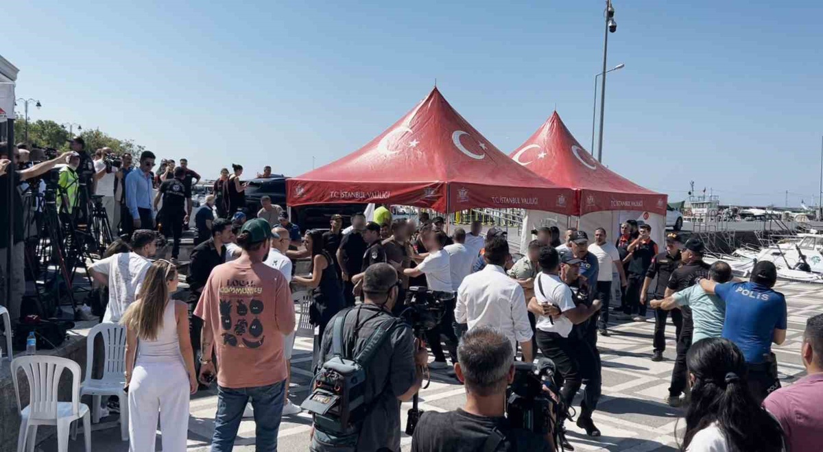 Silivri'de batan gemideki mürettebatı arama haberini takip eden gazetecilere limanda saldırı
