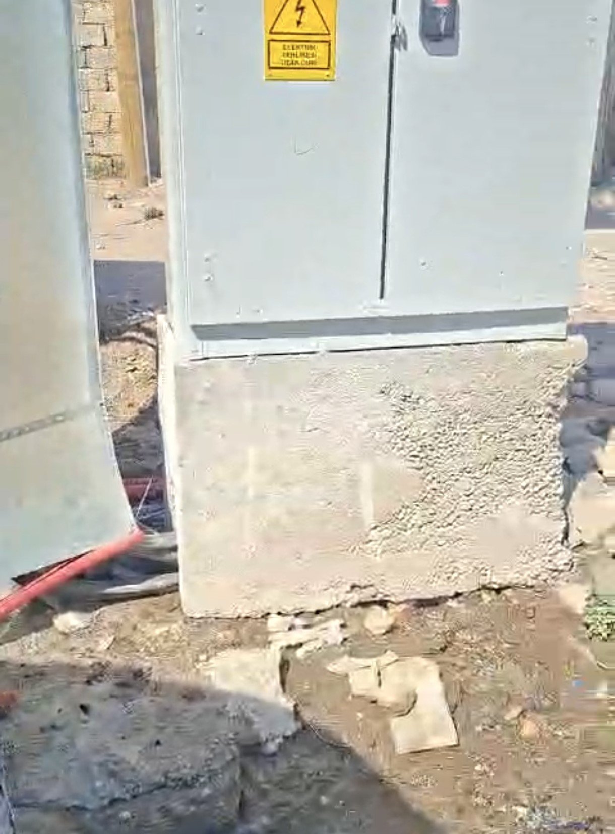 Silopi Başverimli'de su kanalının dibine trafo kurulmasına mahalleliden tepki