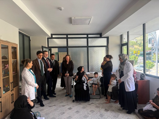 Şırnak'ta protokol ADEM'i ziyaret etti, kadınların üretim faaliyetlerini inceledi