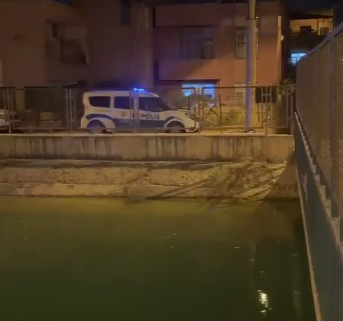 Mersin'in Tarsus ilçesinde sulama kanalına düşen iki kardeşten 9 yaşındaki Mazin Halaf boğuldu, 6 yaşındak...