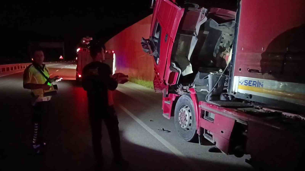 Amasya'da karanlıkta yol kenarındaki sürücüye otomobil çarptı, 33 yaşındaki İlhan ağır yaralandı