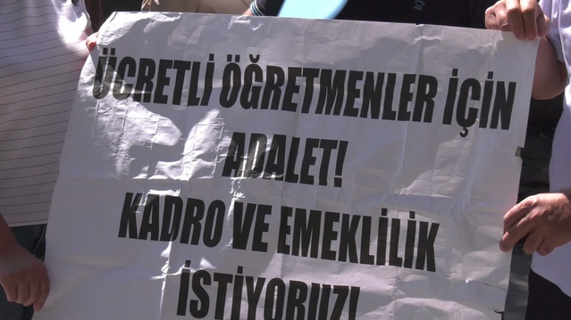Ücretli öğretmenler MEB önünde eylem yaptı, Bakan Tekin görüşmedi