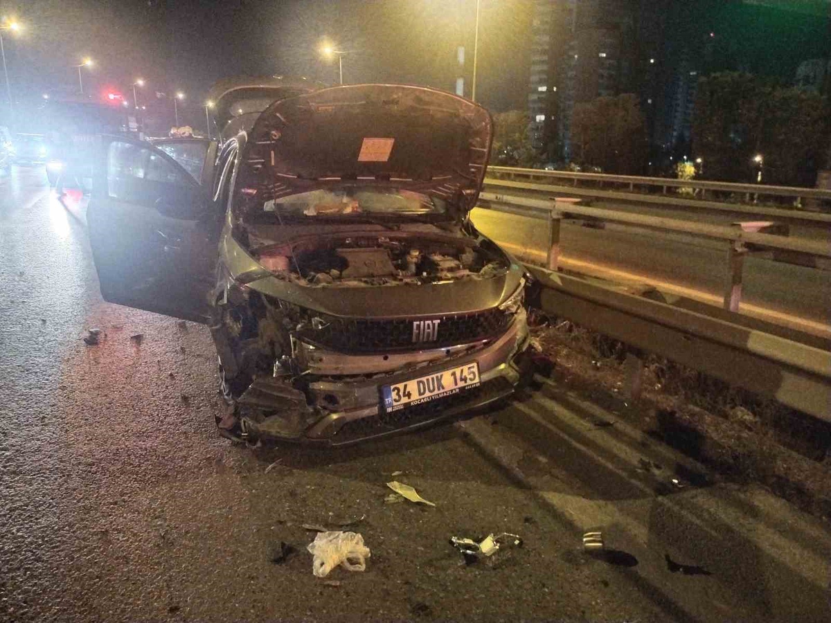 Ümraniye Şile Otoyolu'nda 4 araç zincirleme kaza yaptı, 3 kişi yaralandı ve sürücü kaçtı