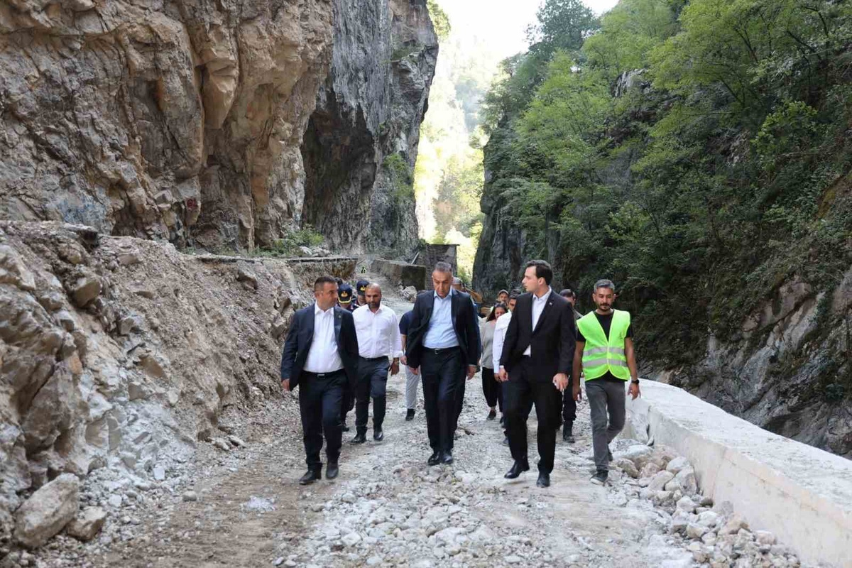 Karabük Valisi Yenice'de TOKİ ve Şeker Kanyonu'nu inceledi