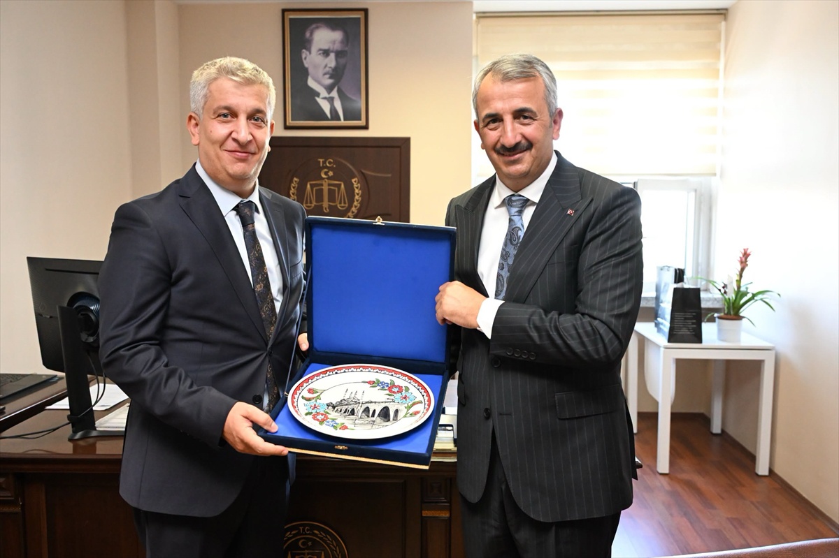 Edirne Valisi Sezer, yeni göreve başlayan İdare Mahkemesi Başkanı Çelik'i ziyaret etti