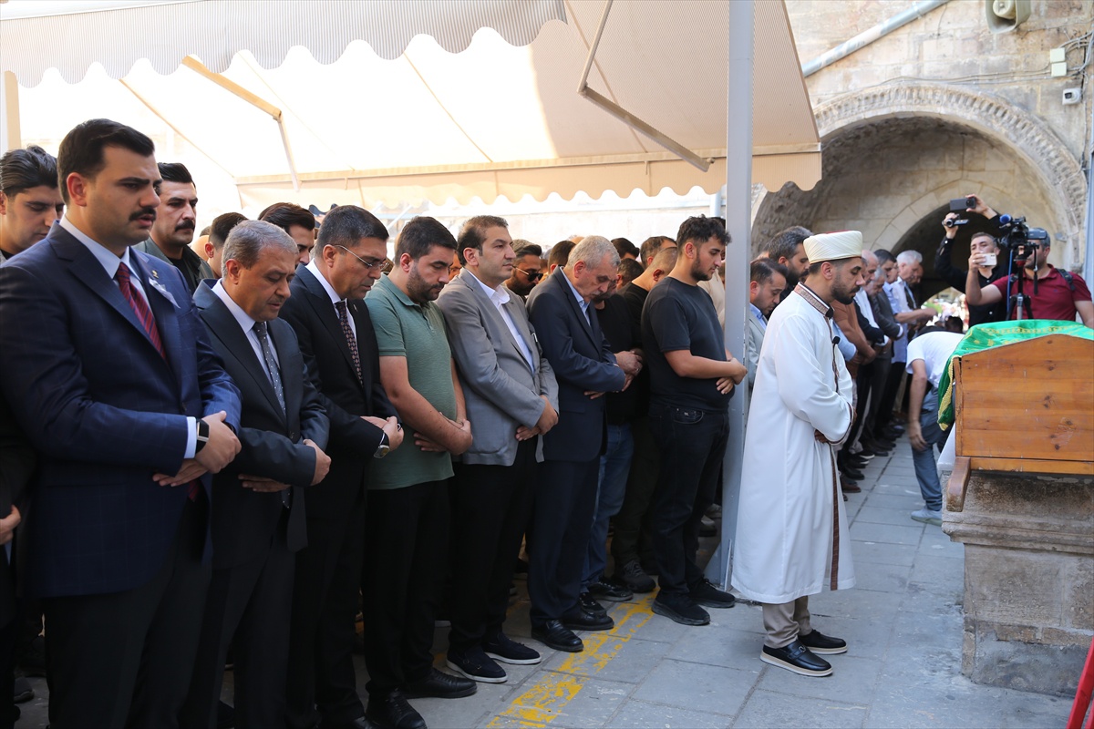 AK Parti Kadın Kolları MKYK Üyesi Çiftçi, memleketi Şanlıurfa'da toprağa verildi