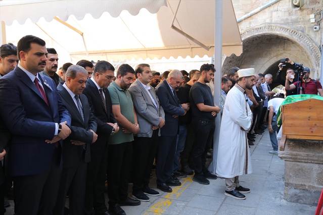 AK Parti Kadın Kolları MKYK Üyesi Çiftçi, memleketi Şanlıurfa'da toprağa verildi