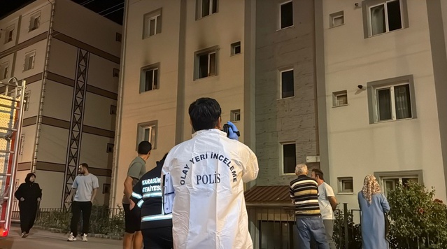 Karabük'te apartmanda çıkan yangında 2 kişi dumandan etkilenip hastaneye kaldırıldı