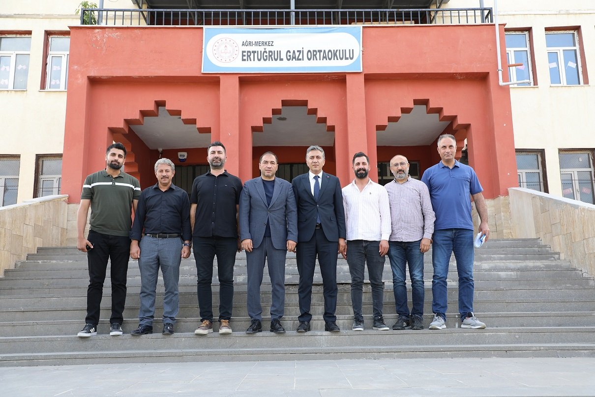 Ağrı'daki AGÂH Projesi kapsamında pilot okullar incelendi, <a class='keyword-sd' href='/spor/' title='Son Dakika Spor, Son Dakika Spor Haberleri, Spor Son Dakika'>spor</a> alanları planlandı