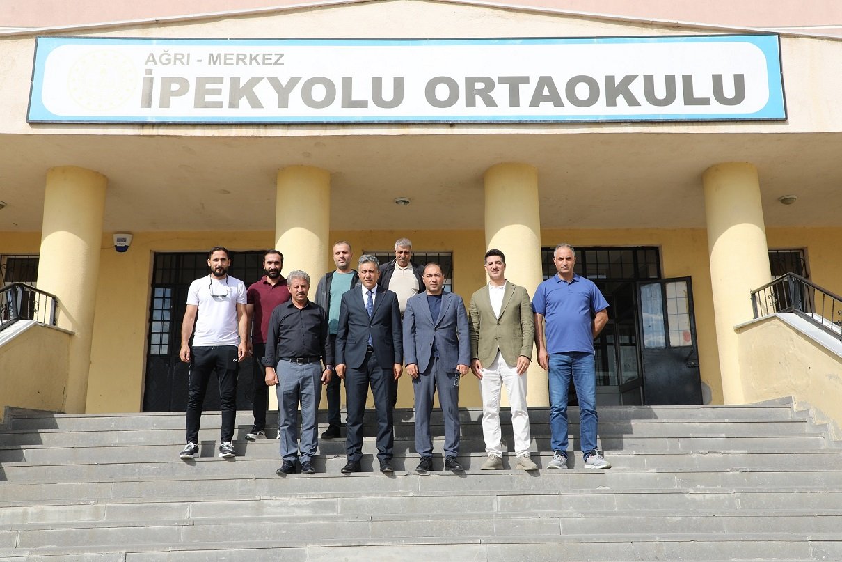 Ağrı'daki AGÂH Projesi kapsamında pilot okullar incelendi, spor alanları planlandı