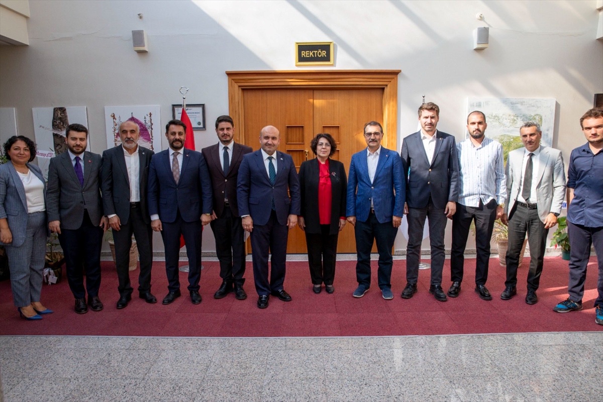 Eskişehir'de AK Parti heyeti yeni ESOGÜ Rektörü Gümüşsoy'a hayırlı olsun ziyaretinde bulundu