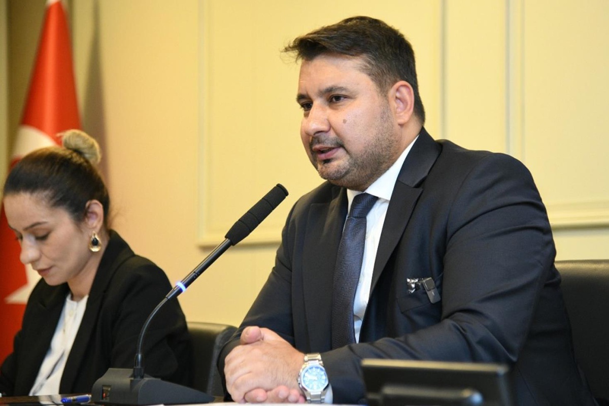 AK Partili başkan kendi partisini eleştirip, Mansur Yavaş'a övgüler yağdırdı