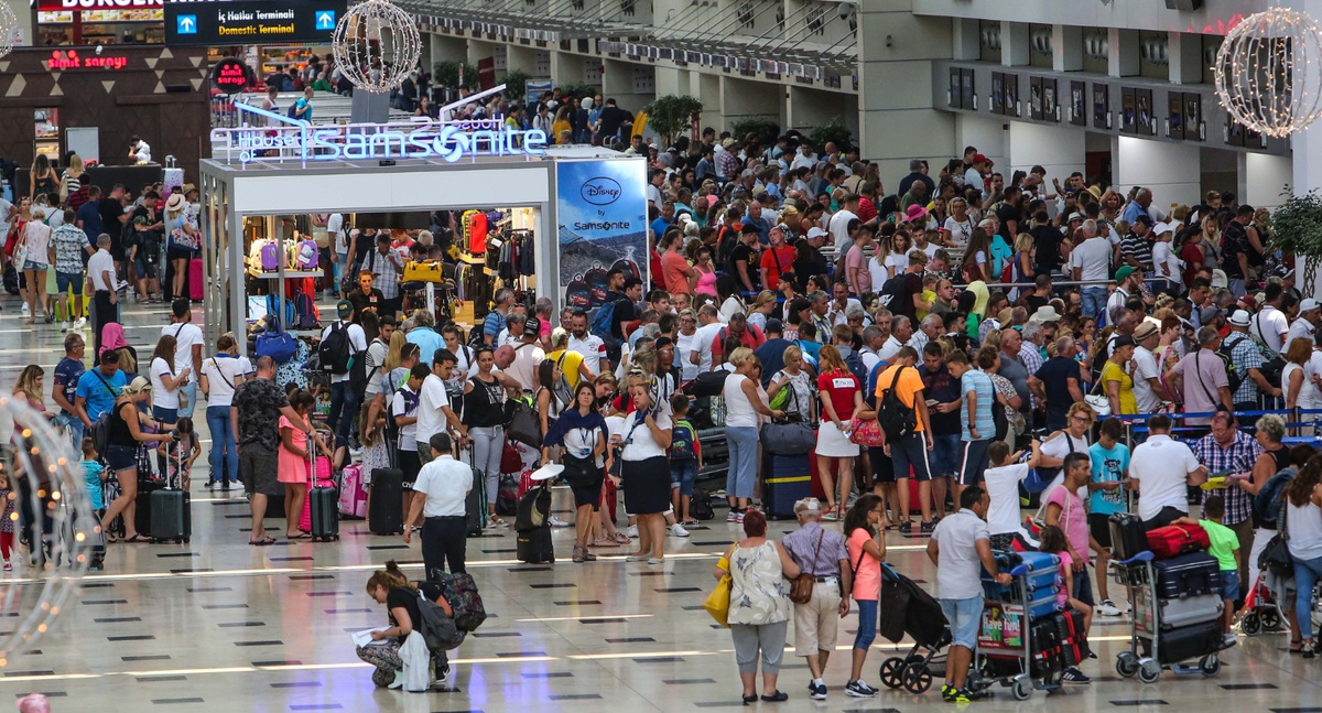 Antalya'ya 8 ayda 11 milyon turist geldi, Ruslar ilk sırada