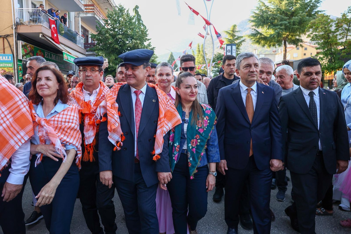 Antalya Elmalı'da 12. Temsili Yörük Göçü'nde Başkan Vekili Özdemir coşkuya ortak oldu
