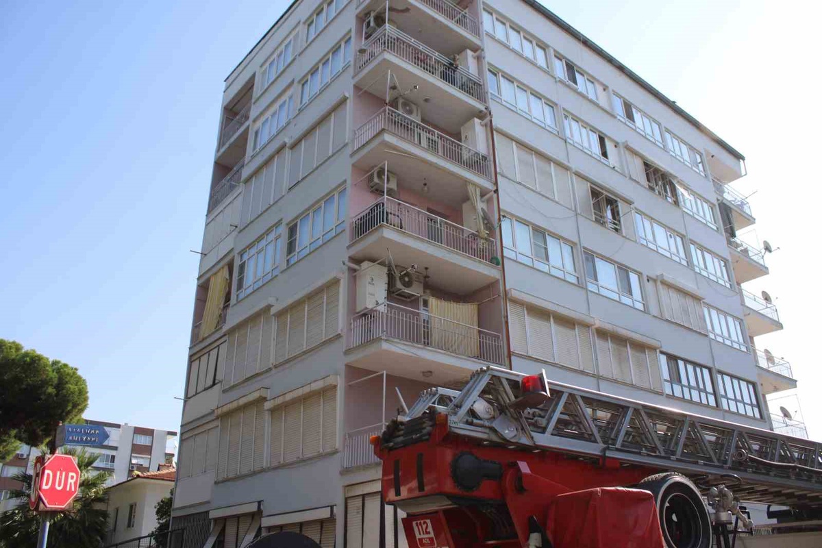 Aydın Efeler'de yanık kokusu paniği elektrikli su ısıtıcısı kablosundan çıktı