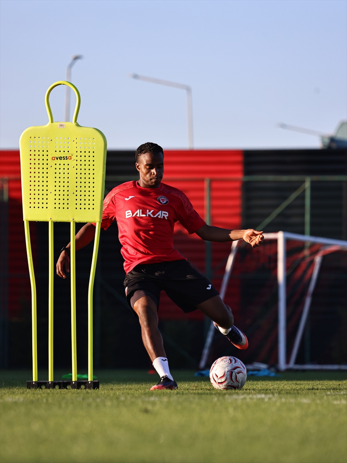 Çorum FK, sahasında Eyüpspor maçı hazırlıklarına Moukoko ile başladı