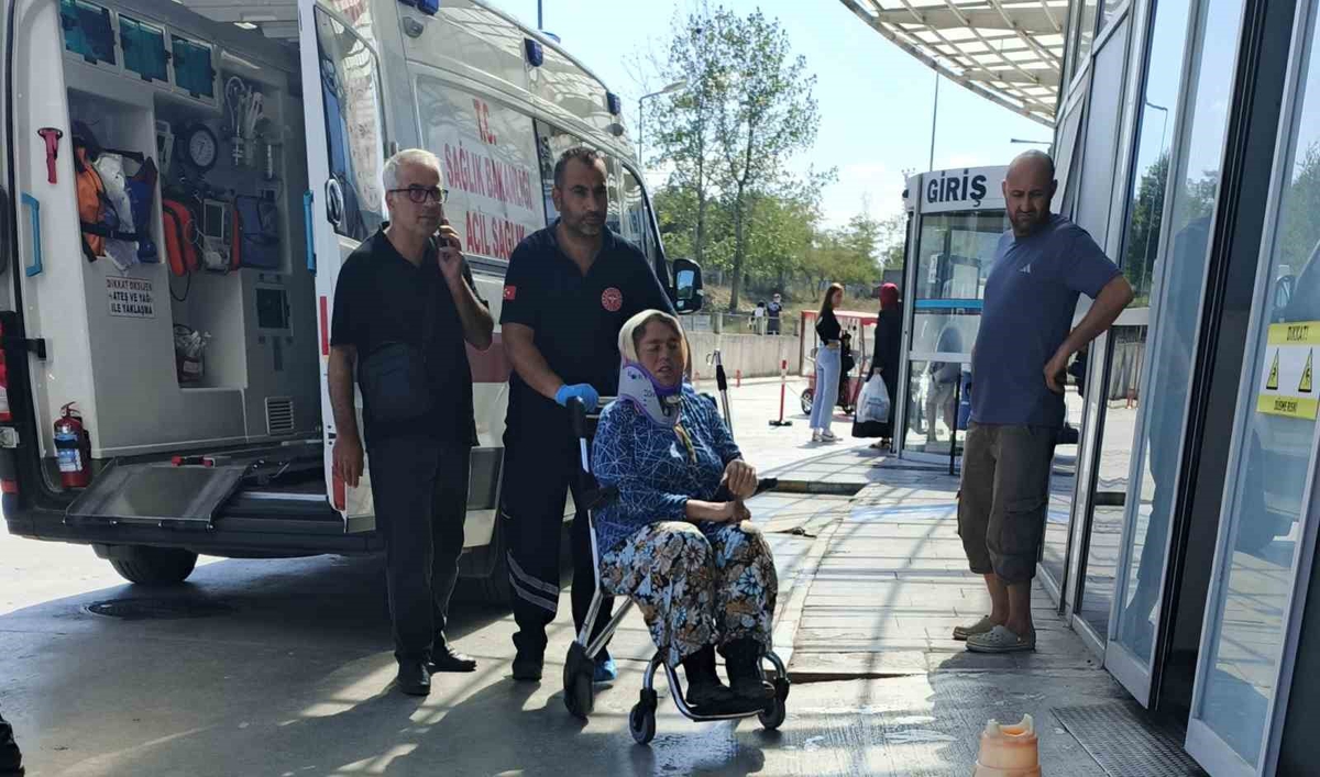Samsun Bafra'da traktörün römorku devrildi, 6 kişi yaralandı