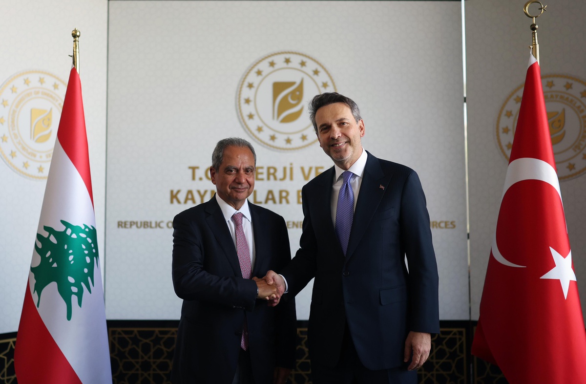 Enerji Bakanı Bayraktar, Lübnanlı mevkidaşı ile enerji iş birliğini görüştü