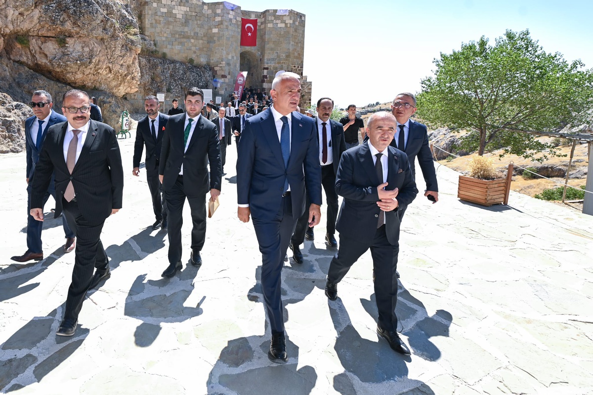 Bakan Ersoy, Elazığ Arkeoloji ve Etnoğrafya Müzesi'nin açılışına katıldı