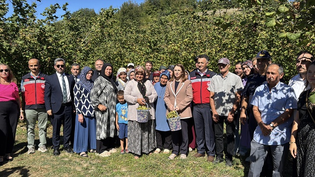 Bartın Valisi fındık hasadına katıldı ve 14 bin ton rekolte beklediğini açıkladı