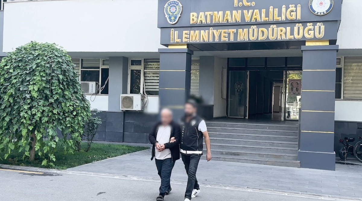 Batman'da durdurulan araçta 7 kilo 400 gram skunk ele geçirildi, 2 şüpheli tutuklandı
