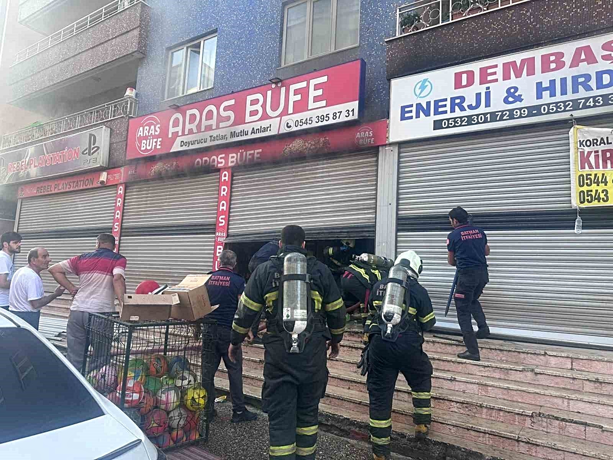 Batman'da büfede çıkan yangın itfaiye ekiplerinin müdahalesiyle söndürüldü, hasar oluştu