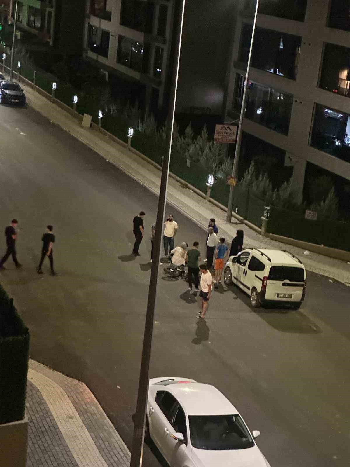 Batman Tılmerç'te hafif ticari araç bisikletle çarpıştı, sürücü yaralandı