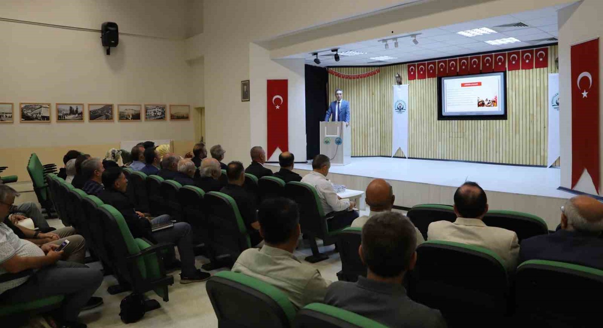 Bayburt'ta okul müdürleri 2026-2027 eğitim yılı öncesi toplantıda buluştu