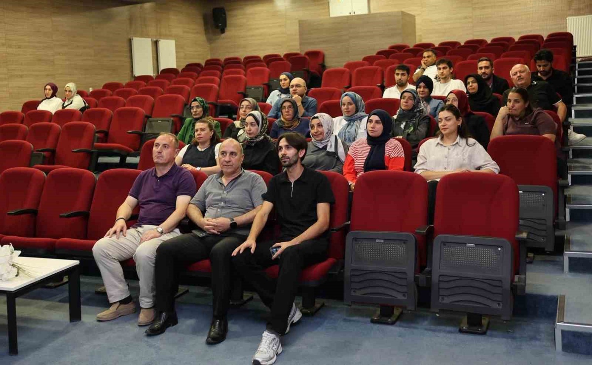 Bayburt'ta sağlık çalışanlarına liderlik eğitimi verildi