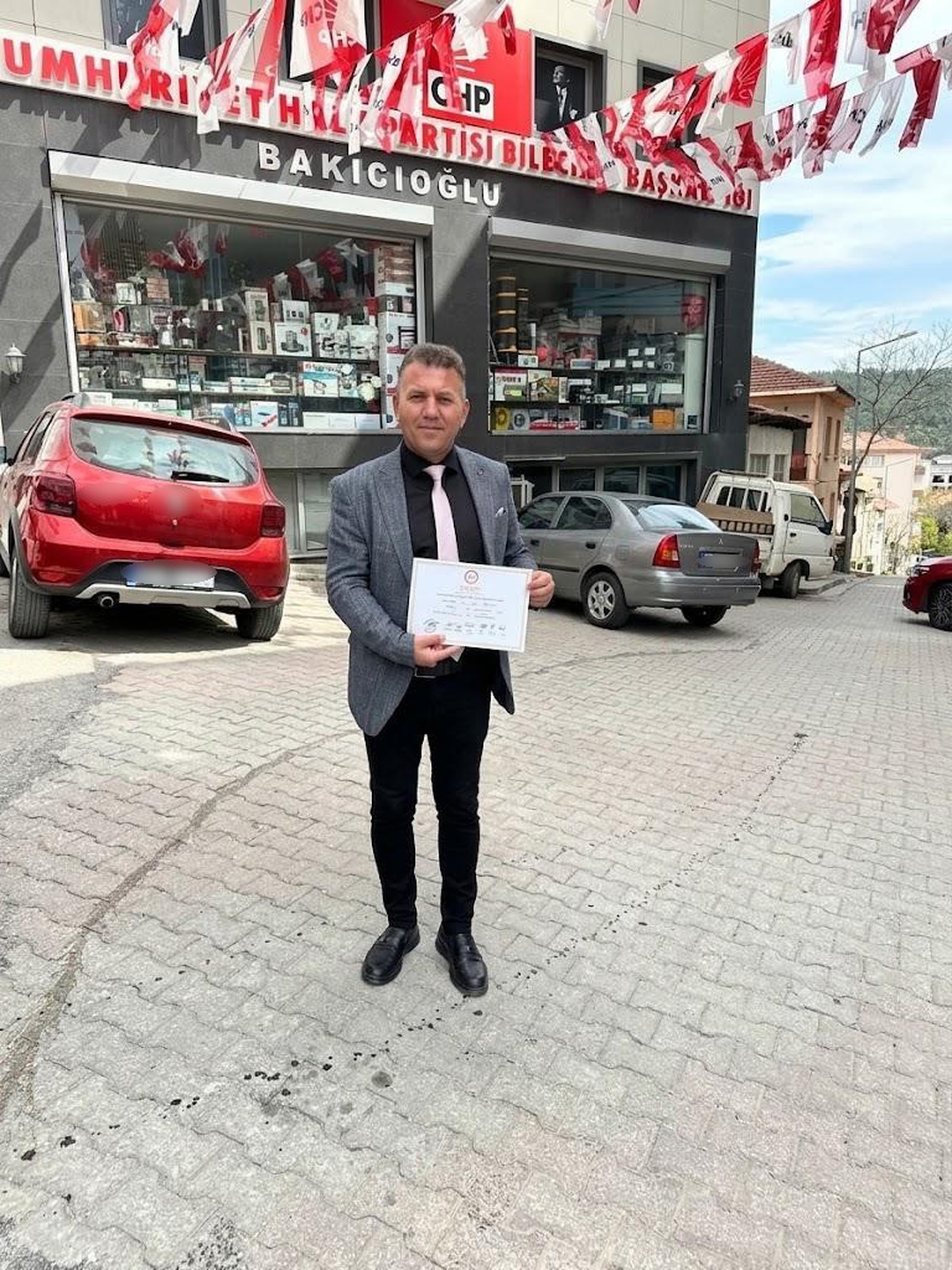 Bayırköy Belediye Başkanı Dilsiz ve 4 meclis üyesi Yeni Parti'ye geçti, Şenol CHP'de kaldı