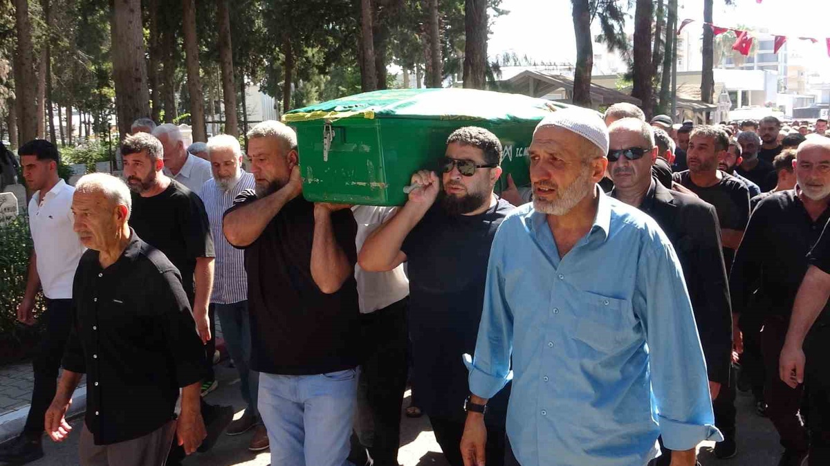 Belçika'da polis kurşunuyla öldürülen Halit Altun gözyaşları içinde Mersin'de toprağa verildi