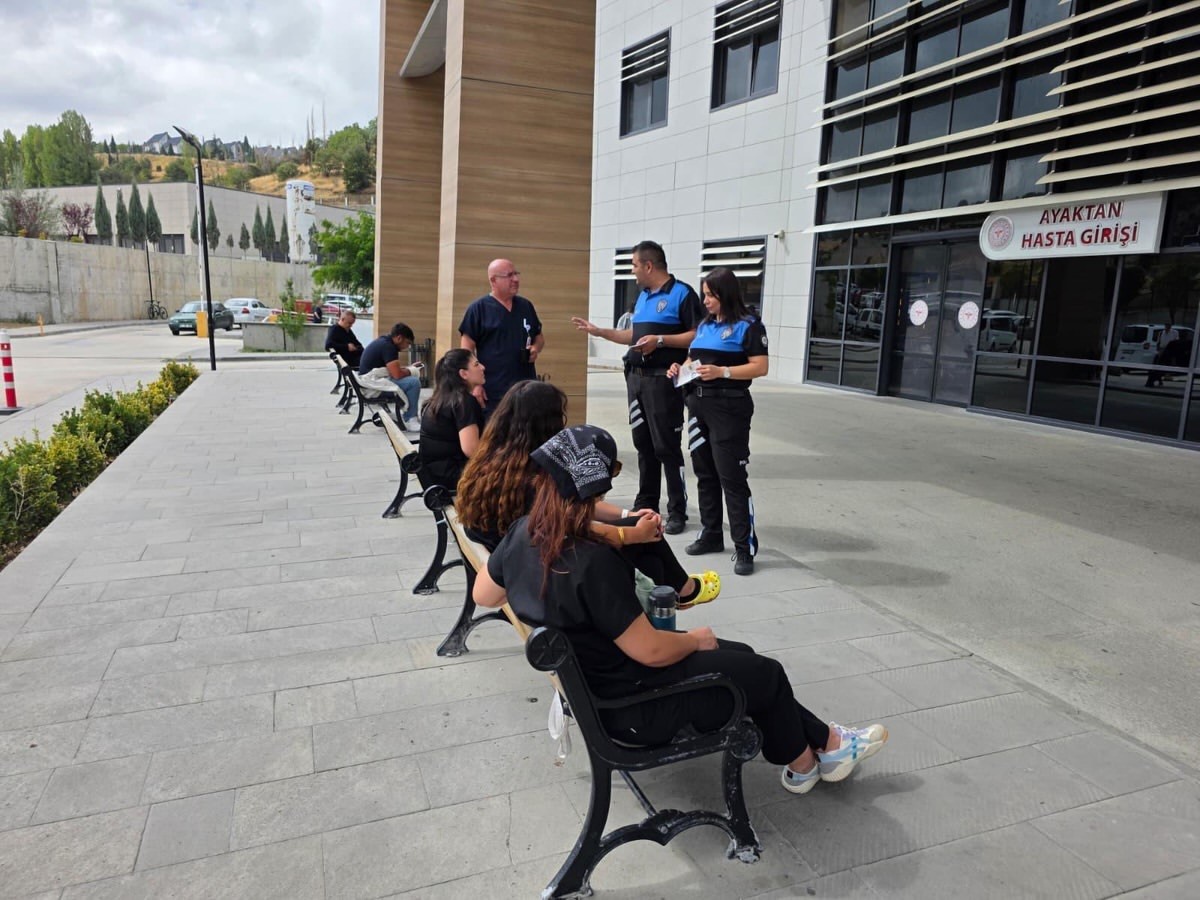 Bozüyük'te polis hastanede kadınlara KADES'i ve dolandırıcılık konularını anlattı